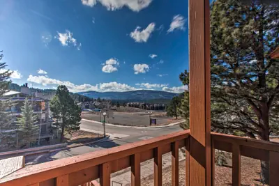 Photo 2 - Modern Mountain Retreat: Ski, Golf, Hike, Mtn Bike