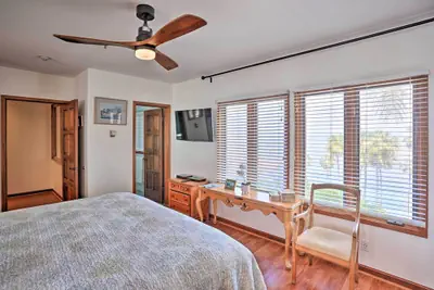 Photo 4 - Quiet Avalon Getaway Villa w/ Ocean View & Balcony