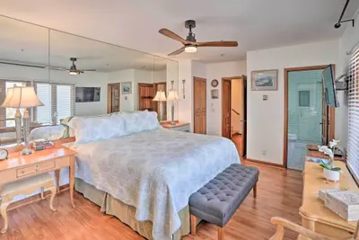 Photo 3 - Quiet Avalon Getaway Villa w/ Ocean View & Balcony