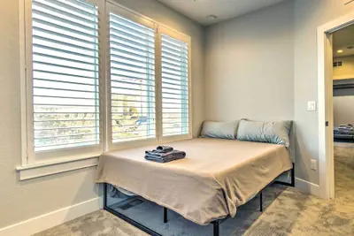 Photo 3 - Luxe Denver Townhome: Hot Tub + City Views!
