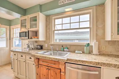 Photo 2 - Seaside Cottage With Hot Tub: Walk to the Beaches!