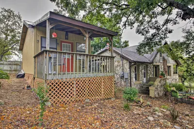 Photo 2 - Historic 'hardy House' on Main Street w/ Fire Pit!