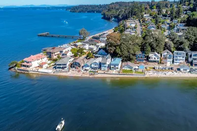 Photo 2 - Tacoma 'dash Point Beach Cabin' w/ Balcony!