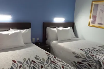 Photo 2 - Budget Inn Alexandria