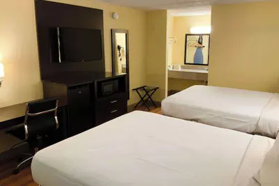 Photo 5 - Days Inn by Wyndham Troy IL