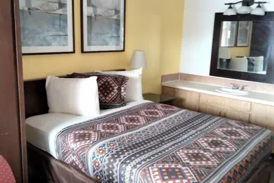 Photo 3 - Vernals Best Value Inn