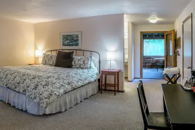 Photo 3 - Green Springs Inn