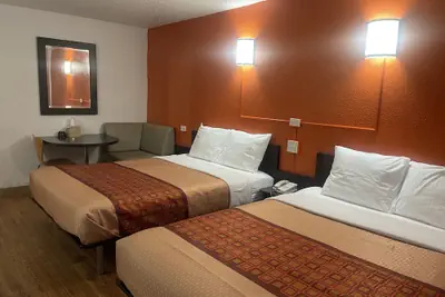 Photo 5 - REGAL 8 INN & SUITES