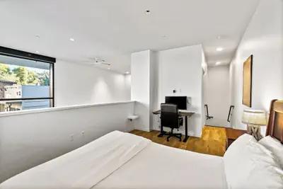 Photo 5 - Airy and Open Corner Loft - 92 Walkscore