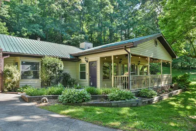 Photo 2 - Mountain Retreat Hot Tub Asheville