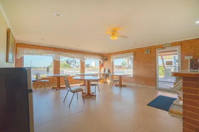 Photo 5 - Vali Ho Motel By OYO Weslaco Mercedes