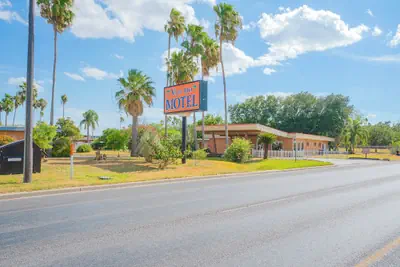Photo 2 - Vali Ho Motel By OYO Weslaco Mercedes
