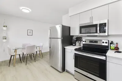 Photo 5 - Contemporary Condo in Central Biltmore