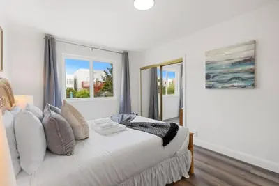 Photo 4 - Stunning 2 Bedroom 1 Bath Home near BART