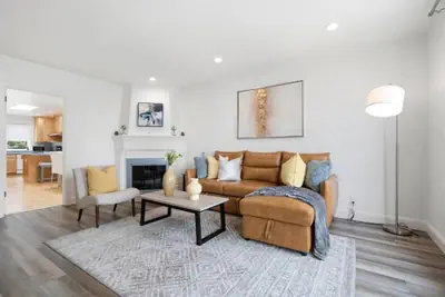 Photo 2 - Stunning 2 Bedroom 1 Bath Home near BART