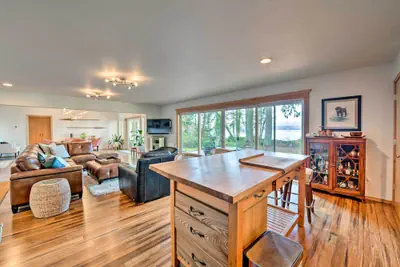 Photo 3 - Mid-century Cabin w/ Deck & Puget Sound Vistas!