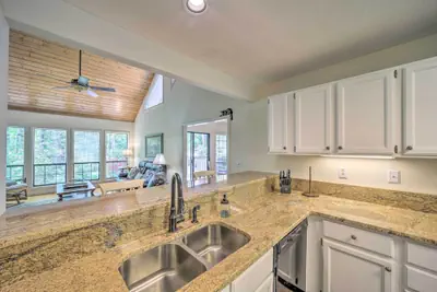 Photo 2 - Scenic Sapphire Condo w/ Deck + Gas Grill!
