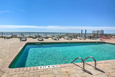 Photo 4 - Blue Water Beachfront Condo: 2 Mi to Skywheel!