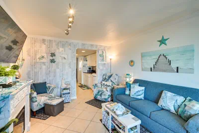 Photo 3 - Blue Water Beachfront Condo: 2 Mi to Skywheel!