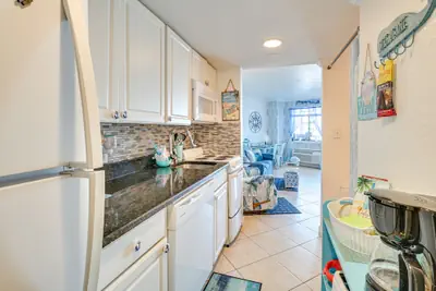 Photo 2 - Blue Water Beachfront Condo: 2 Mi to Skywheel!