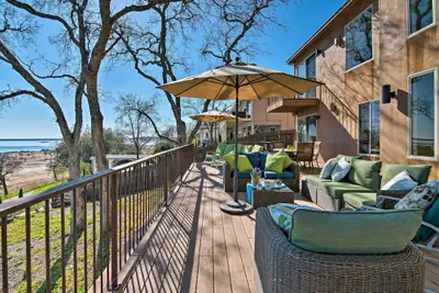 Photo 3 - 'casa D'amore': Extravagant Lakefront Villa!