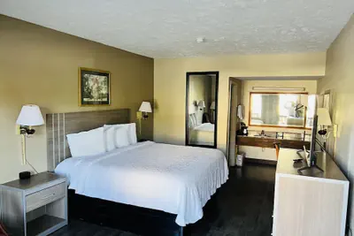 Photo 4 - Alpine Valley Inn