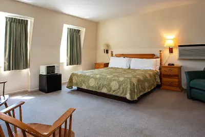Photo 3 - Country Squire Inn & Suites