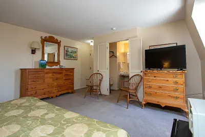 Photo 5 - Country Squire Inn & Suites
