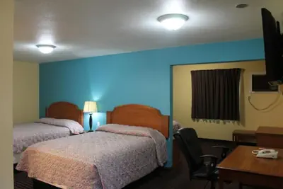 Photo 5 - Economy Inn Express