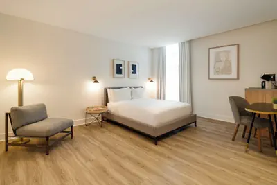 Photo 2 - Kenmore Village Hotel, South Beach