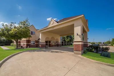 Photo 2 - Econo Lodge Inn & Suites Mesquite - Dallas East
