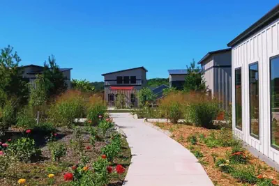 Photo 3 - Bluffside Gardens