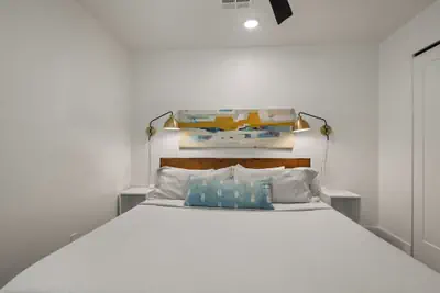 Photo 4 - Modern Mesa