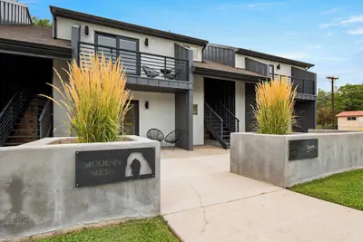 Photo 2 - Modern Mesa