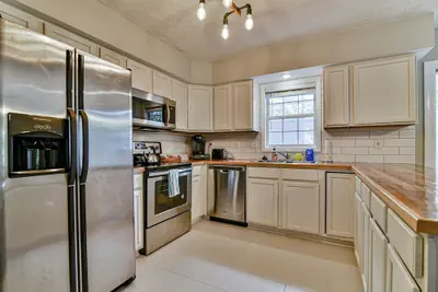 Photo 5 - 2 BR apt near Mtn to Sea Hiking Trail