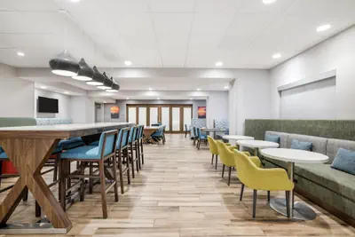 Photo 3 - Hampton Inn Fort Myers Downtown