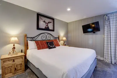 Photo 5 - Cm321h Copper Mtn Inn Hotel Room by RedAwning
