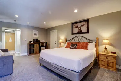 Photo 3 - Cm321h Copper Mtn Inn Hotel Room by RedAwning