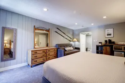 Photo 4 - Cm321h Copper Mtn Inn Hotel Room by RedAwning