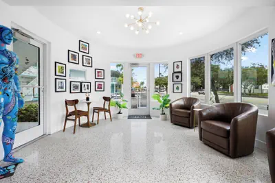 Photo 2 - The New Yorker Miami Hotel