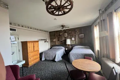 Photo 3 - Canfield Hotel