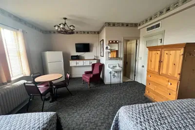 Photo 4 - Canfield Hotel