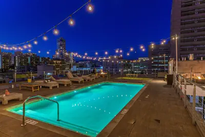 Photo 2 - Oneluxstay At HWH LA Downtown