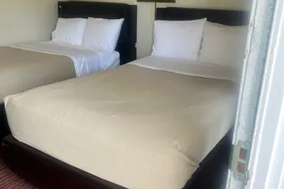 Photo 2 - The Grand Motel Inn and Suite Louisville