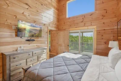 Photo 5 - Grizzlies Den 4 Bedroom Cabin by RedAwning