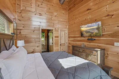 Photo 4 - Grizzlies Den 4 Bedroom Cabin by RedAwning
