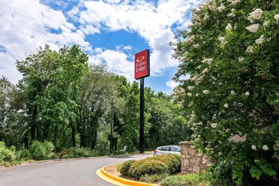 Photo 2 - Econo Lodge Charlotte Airport