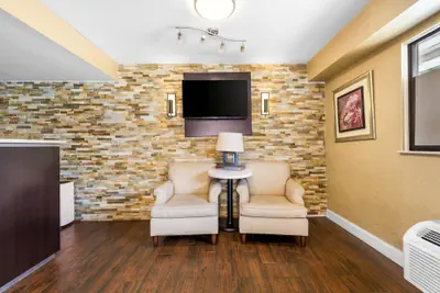 Photo 4 - Econo Lodge Charlotte Airport
