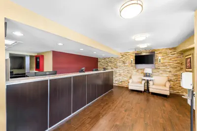 Photo 3 - Econo Lodge Charlotte Airport