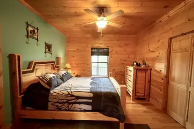 Photo 4 - Golden Bear - 5 Bedrooms, 3 Baths, Sleeps 10 5 Home by Redawning